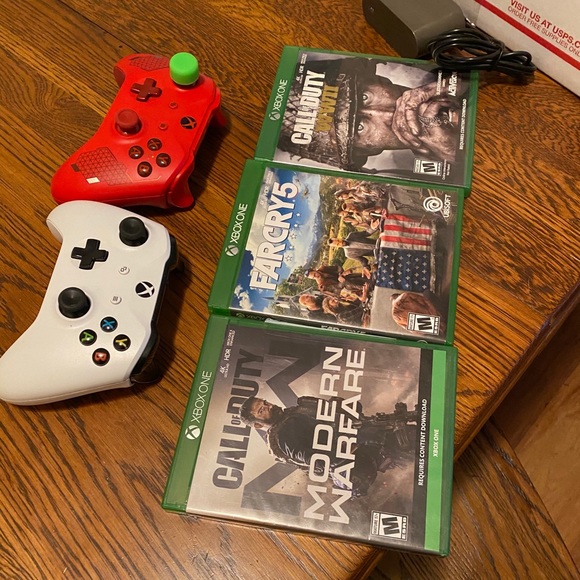 Xbox one s with disc slot for 4K game and Blu-ray - Picture 6 of 7